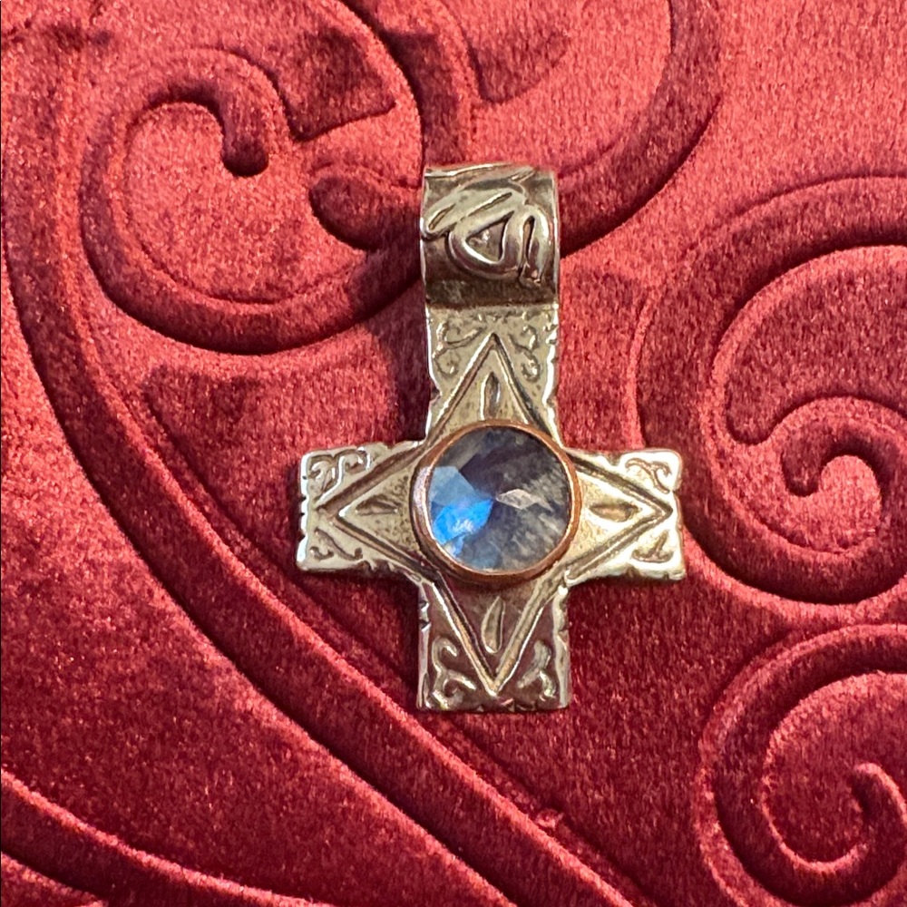 NWOT Elegant Sterling Silver Equality Cross Pendant With Labradorite Gemstone